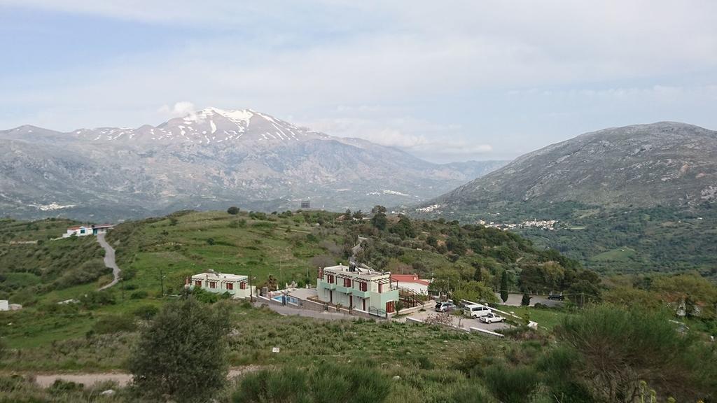 Elia Méronas المظهر الخارجي الصورة